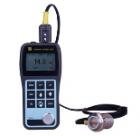 測(cè)量范圍：5.0mm～40.0mm（鑄鐵）5～300.0mm（鋼）;顯示分辨率：0.1mm;測(cè)量精度：±（1%H+0.1）mm H為被測(cè)物實(shí)際厚度;適合測(cè)量金屬、塑料、陶瓷、玻璃及其他任何;超聲波的良導(dǎo)體的厚度

