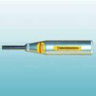 ZC4型測磚回彈儀是用彈簧驅(qū)動彈擊錘并通過彈擊桿彈擊磚樣表面所產(chǎn)生的瞬時彈性形變的恢復(fù)力，使錘帶動指針彈回并指示出回彈距離，以回彈值作為磚的抗壓強度相關(guān)指標(biāo)之一，來推定磚的抗壓強度及標(biāo)號。