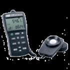  TES-1339專業(yè)級(jí)照度計(jì).0.01Lux 分辨率 / 999,9 位數(shù)讀值 ,均值測(cè)量 / 照度積分測(cè)量,發(fā)強(qiáng)度測(cè)量,扣除雜散光之光源照度測(cè)量,間設(shè)定自動(dòng)鎖定測(cè)量,特之資料記錄及讀值功能(50組),4 位數(shù)雙顯示 LCD,明視函數(shù)光譜反應(yīng) ≦ 6%,測(cè)量范圍自 0.01Lux 至 999900 Lux 、 0.001fc 至 99990 fc ，計(jì) 5 檔自動(dòng)換檔 