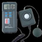 DE-3351  數(shù)字照度計。顯示:3 1/2 數(shù)字LCD顯示,最大值1999。光度計范圍:400～700。光譜響應(yīng)中心波長:550。測量范圍:200/2000/20000/200000LUX。量程:0.1～19990 LUX 0.01～1999 FC



