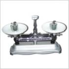 JP-B-5架盤天平,本架盤天平專供藥房使用，亦適用于化學(xué)和礦產(chǎn)工業(yè)及實(shí)驗(yàn)室一般稱量之用。最大稱量:500g.分度值:0.5g.箱/臺(tái):ф6mm.包裝尺寸:480*300*410mm.毛重:14
