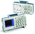 數(shù)字存儲示波器 TDS2012B 顯示： 彩色LCD ，帶寬：100MHz；通道數(shù)量：2  ；每通道取樣速度：1.0 GS/s；記錄長度：2.5 K 點(diǎn)。通過前面板USB 端口支持可移動數(shù)據(jù)存儲設(shè)備