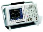 數(shù)字熒光示波器 TDS3024B  帶寬：300MHz；通道：4；取樣速率：2.5GS/s；記錄長度：10K樣點(diǎn)；全VGA 彩色LCD；25 種自動測量功能；標(biāo)準(zhǔn)配備FFT
