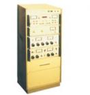 SB861型精密交直流電源 由YS106B型單相程控工頻功率電源，YJ85型高穩(wěn)定度直流穩(wěn)壓源，YJ86型高穩(wěn)定度直流穩(wěn)流源和機(jī)柜組成組合抽屜式。