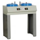  PG-2C型金相試樣拋光機(jī)是對PG-2金相試樣拋光機(jī)的不完善處進(jìn)行針對性的設(shè)計改進(jìn),增加了在拋光時作稀釋冷卻用的供水系統(tǒng)和易清污的抽屜式積污匣，拋盤直徑：220mm.轉(zhuǎn)速：900r/min，1400r/min（定制）.電動機(jī)：YS7116 0.2kW 380V（220V 定制） 50Hz