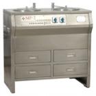 MP-2型雙盤三速金相試樣磨拋機(jī),機(jī)架整體和集污盤、罩、蓋等均采用不銹鋼板制成， 磨盤直徑：250mm.砂紙直徑：230mm.拋盤直徑：220mm.轉(zhuǎn)速：700/900/1400r/min.電動機(jī)：AO280-4/6/8，0.2kW，380V,50Hz
   