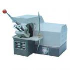 QG-1型金相試樣切割機(jī)是金相試樣的首道工序,采用高速旋轉(zhuǎn)的薄片增強(qiáng)砂輪來(lái)截取試樣，為不使在切割中燒傷試樣的組織，本機(jī)裝有冷卻系統(tǒng)。最大切割截面：50×50mm.砂輪片規(guī)格：300×2×32mm.轉(zhuǎn)速：2800r/min.電動(dòng)機(jī)：Y90L-2 2.6kW 380V 50Hz
