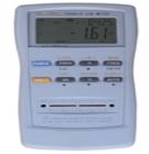 TH2821B是國內(nèi)首創(chuàng)的手持式LCR數(shù)字電橋?？蓽y量電感L、電容C、電阻R、阻抗Z、損耗因子D和品質(zhì)因數(shù)Q六種基本參數(shù)，具有0.3%的測量準(zhǔn)確度及合適的四檔分選。