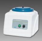  P-1型金相試樣拋光機適用于對經(jīng)磨光后的金屬材料進行拋光，可獲得光亮如鏡的金屬表面，供在顯微鏡下觀察與測定金相組織。拋盤直徑 ?200mm.拋盤轉(zhuǎn)速 1400r/min.電動機 180w  220V 50Hz 
