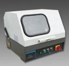 SQ-80 手動試樣切割機用于切割各種金屬、非金屬材料的試樣，以便觀察材料金相、巖相組織。主軸轉速：2800轉/分鐘．砂輪片規(guī)格：250×2×32mm．最大切割直徑：80mm 
