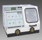 Q-100B型 全自動試樣切割機具有超大切割室，可移動式“T”型工作臺，液晶顯示各種切割數(shù)據(jù)；允許切割最大試樣直徑ф100mm,最大切割容積ф100mm×200mm；手動切割/自動切割任意切換；