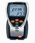  testo 735-2溫度儀精密、堅固，帶有一個連接Pt100探頭的插口和2個連接熱電偶探頭的插口，三個探頭讀數(shù)在testo 735儀器上清晰顯示。選配高精度的Pt100插入式探頭時，系統(tǒng)精度高達0.05℃,分辨率0.001℃，非常適合作為標準儀器。
