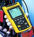 Fluke 43B 電能質(zhì)量分析儀 電壓、電流和功率諧波 高達(dá)51次的諧波 總諧波失真（THD） 每次諧波的相位角 瓦特、功率因數(shù)、位移功率因數(shù)、伏安和乏 電壓和電流波形 