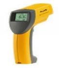 Fluke 63 紅外溫度計 高分辨率光學技術(shù) 高準確度： 1 % ；可重復性: 0.5 % 最大值溫度顯示 激光瞄準 背光顯示 溫度測量范圍擴展至 535 °C (999 °F)