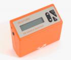 Elcometer 406L 統(tǒng)計(jì)型微型光澤度儀是一個(gè)手持式的測(cè)量平面光澤的測(cè)量?jī)x。有單角度60°統(tǒng)計(jì)型和20°/60°雙角度統(tǒng)計(jì)型。通過(guò)向被測(cè)物體發(fā)射一定角度的持續(xù)光線束，監(jiān)測(cè)反射的光線來(lái)測(cè)量光澤度.
