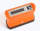 Elcometer 407 統(tǒng)計(jì)型光澤度儀有20°，60°和85°三種角度測(cè)量。使用內(nèi)置式記憶儲(chǔ)存讀數(shù).通過(guò)向被測(cè)物體發(fā)射一定角度的持續(xù)光線束，監(jiān)測(cè)反射的光線來(lái)測(cè)量光澤度。不同的表面需要不同的反射角度. 


