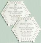 Elcometer 112AL沖壓鋁制濕膜梳用于測量濕膜厚度。 由于是用鋁材料沖壓而成，故精確度不如P.126的高精度測量儀。每包共有10片濕膜梳，每片上一面為公制量程（25~3000μm），另一面為英制量程（1~118mils）。