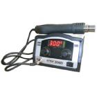 國內(nèi)首創(chuàng)全新架構(gòu)熱風(fēng)拆焊系統(tǒng)，高效熱風(fēng)溫控，相比傳統(tǒng)858吹焊效果更顯著。大功率發(fā)熱芯，比普通熱風(fēng)拔放臺吹焊更快速，效果更均勻，大大提升您的工作效率。無刷直流電機(jī)伺服機(jī)構(gòu)，極低噪音，傳力結(jié)構(gòu)風(fēng)口設(shè)計即使您配備了市場上抵擋噴嘴亦不會燒毀手柄。全密閉鋁合金機(jī)箱設(shè)計，可用于任何復(fù)雜環(huán)境下工作。