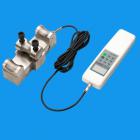 功能： 
HD旁壓張力測(cè)試儀安裝方便、操作簡(jiǎn)單、維修容易，專用于測(cè)量鋼絲繩的張力。鋼絲繩通過U形螺栓固定在傳感器上，當(dāng)鋼絲繩受拉力時(shí)，力通過導(dǎo)向輪作用于傳感器上。
