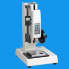 說明： 
ASC型手動立式側(cè)搖測試臺專為HF系列和NK系列推拉力計配備，可組合成不同用途的試驗(yàn)機(jī)臺，適用各種插拔力、按壓力、破壞試驗(yàn)等測試。在顯示力值的同時，還可以加裝數(shù)顯標(biāo)尺，顯示其位移量，對不同工件進(jìn)行相同位移量下的對比測試。
