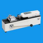 說明： 
AMH手動臥式測試臺適配國產(chǎn)和進(jìn)口 NK 、NLB 、ALB等系列指針式推拉力計和 HF 系列數(shù)顯式推拉力計作拉壓負(fù)荷、插拔力測試等工作。 
