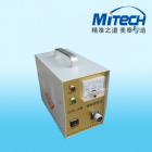 詳細(xì)信息
CJX－A角焊縫磁粉探傷儀是我廠吸收國內(nèi)外同類產(chǎn)品的優(yōu)點自行設(shè)計生產(chǎn)的。儀器具有體積小、重量輕、用途廣、便攜帶、操作方便等優(yōu)點。電路采用無觸點可控元件和集成電路，安全電壓輸出。利用外加磁場磁化法對各種平焊縫、角焊縫、機械零配件的分段探傷檢查。應(yīng)用于壓力容器、管道、球罐、大型鋼結(jié)構(gòu)及機械制造等行業(yè)，特別適用于野外、流動探傷檢查使用。通用主機可選配A、D、0三種探頭。
