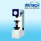 儀器簡(jiǎn)介：
HRM-45型手動(dòng)表面洛氏硬度計(jì)是一種普及型的，專門(mén)用于測(cè)試金屬材料表面硬度的洛氏硬度計(jì)。本機(jī)采用機(jī)械式手動(dòng)加載操作，無(wú)電器裝置。具有操作簡(jiǎn)便，壓痕微小，精度高等特點(diǎn)。
