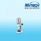 詳細信息
LD-J型邵A.邵B硬度計測試支架特 點：   
LD測試架是我公司研制的新一代邵氏硬度測試支架，其測試原理更科學，結構更緊湊、合理，使測試的穩(wěn)定性和準確度進一步得到提高。并且使用高硬度的金屬平臺代替了傳統(tǒng)的玻璃平臺，有效避免了玻璃平臺易碎的缺點 。
