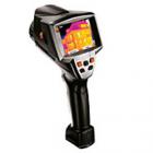 產(chǎn)品介紹：

紅外熱像儀可將人眼無(wú)法看到的紅外輻射能量轉(zhuǎn)換為電信號(hào)，并以備種不同的顏色來(lái)表示不同溫度分布的可視圖像顯示出來(lái)。這些可視的數(shù)據(jù)信號(hào)可以協(xié)助您查找溫度異常點(diǎn)，從而在故障未發(fā)生之前發(fā)現(xiàn)故障隱患，識(shí)別設(shè)備或系統(tǒng)的潛在問(wèn)題。

testo 881，高靈敏度專(zhuān)業(yè)用于建筑節(jié)能檢測(cè)，可協(xié)助用戶(hù)發(fā)現(xiàn)泄漏點(diǎn)，節(jié)約成本消耗。
testo 881的應(yīng)用，可為您節(jié)約更多的時(shí)間，精力及成本，并且在更大程度上保證生產(chǎn)操作的安全性。

