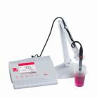 獨(dú)特的應(yīng)用特點(diǎn)：
1.友好的操作界面
方便讀取的背光液晶顯示屏，豐富的測定信息顯示、以及形象的電極狀態(tài)提示圖案，都讓pH計的操作和設(shè)置變得更為簡單，使您的測量更加得心應(yīng)手。
