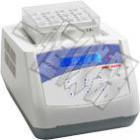 產(chǎn)品特點(diǎn)：

●即時(shí)溫度顯示、時(shí)間遞減顯示。

●自動(dòng)故障檢測(cè)及報(bào)警功能，蜂鳴器報(bào)警提示功能。

●便捷的模塊更換，便于清潔與消毒。

●內(nèi)置超溫保護(hù)裝置，具有中斷暫停功能。

●透明機(jī)蓋防止實(shí)驗(yàn)誤差。

