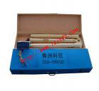 主要性能參數(shù) ： 
⑴ 定位精度：1cm ；
⑵ 探測(cè)靈敏度：探測(cè)深度200mm（探環(huán)到錨桿托盤(pán)的距離）。 
⑶ 電 源：鎳鎘充電電池，配專(zhuān)用充電機(jī)。充電后可連續(xù)工作8小時(shí)。 
⑷ 外 形：基礎(chǔ)長(zhǎng)度0.9米，加長(zhǎng)后可達(dá)2.7米，重量2kg 。